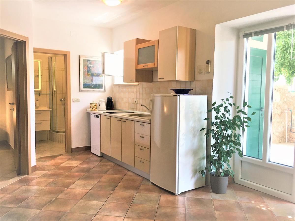 Apartments Obala Bol Luaran gambar