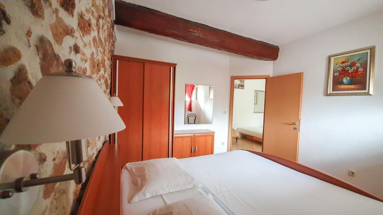 Apartments Obala Bol Luaran gambar