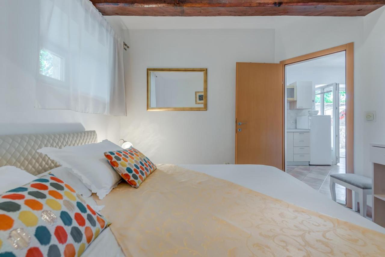 Apartments Obala Bol Luaran gambar