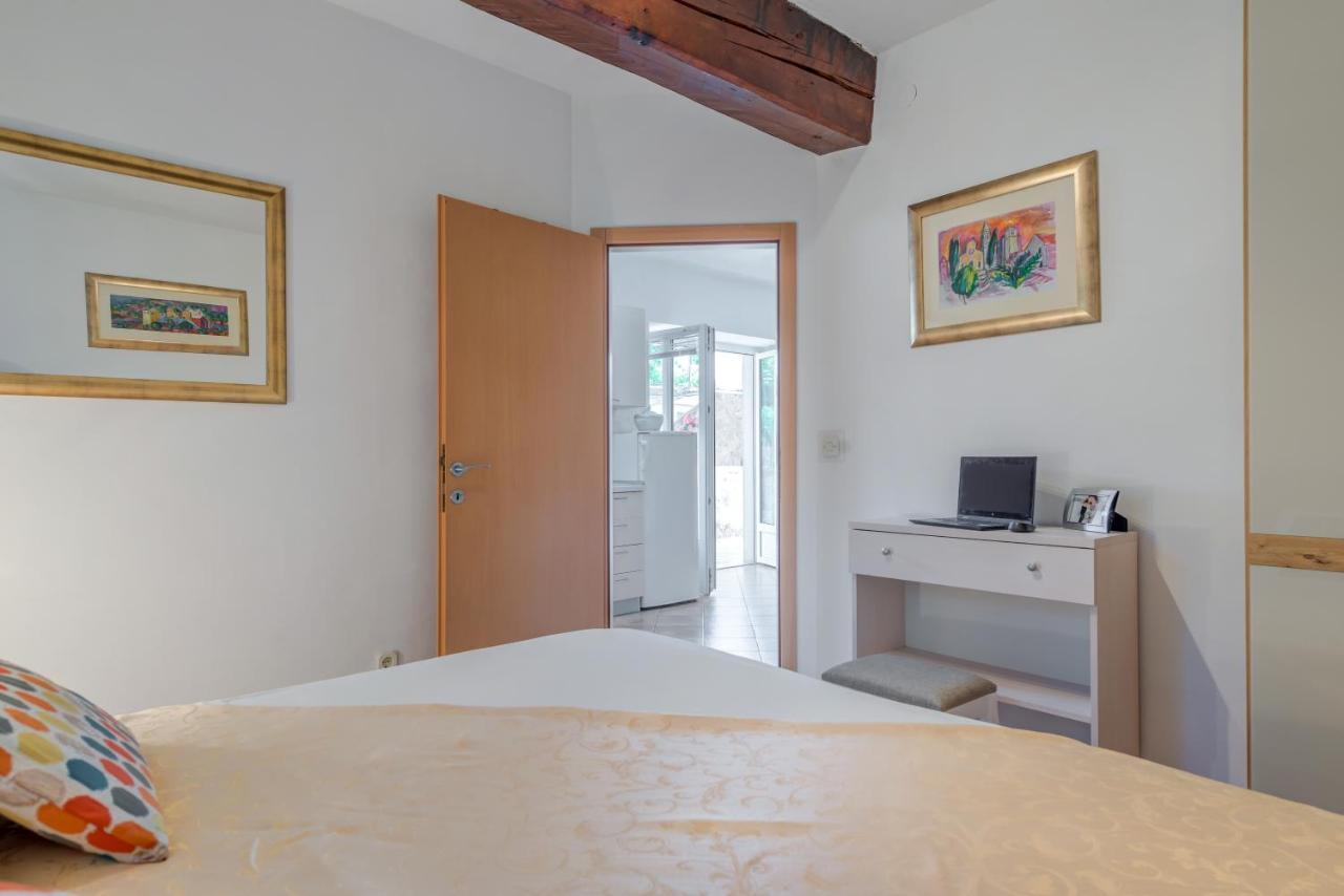 Apartments Obala Bol Luaran gambar