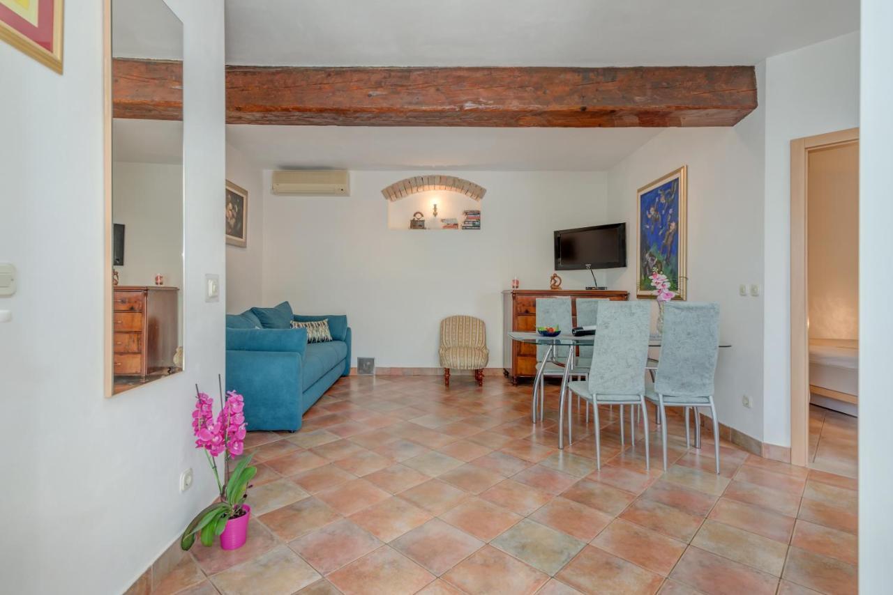 Apartments Obala Bol Luaran gambar