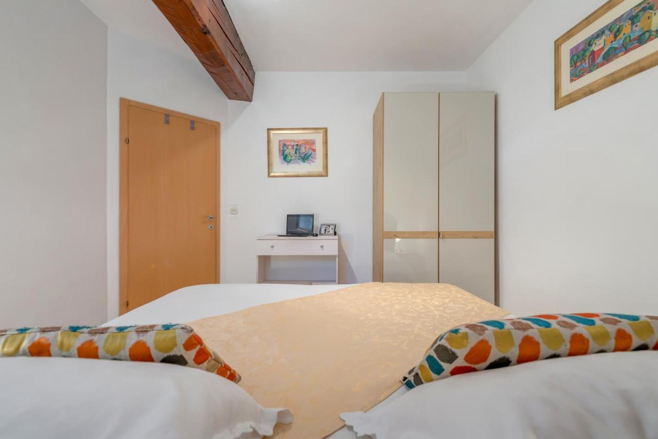 Apartments Obala Bol Luaran gambar