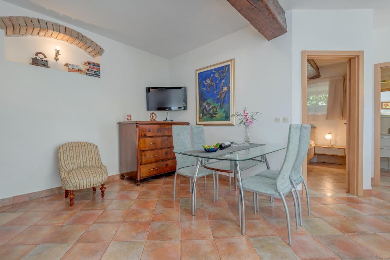 Apartments Obala Bol Luaran gambar