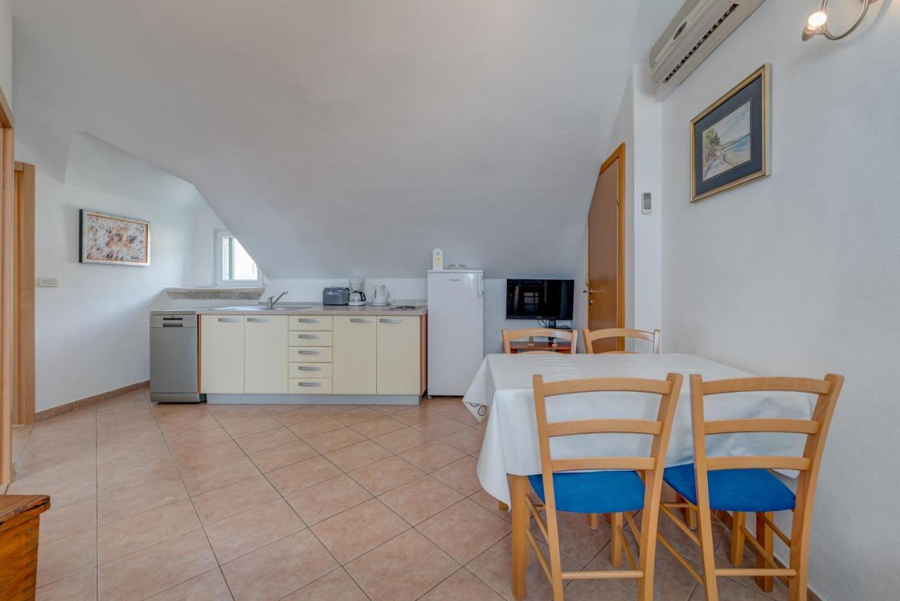 Apartments Obala Bol Luaran gambar