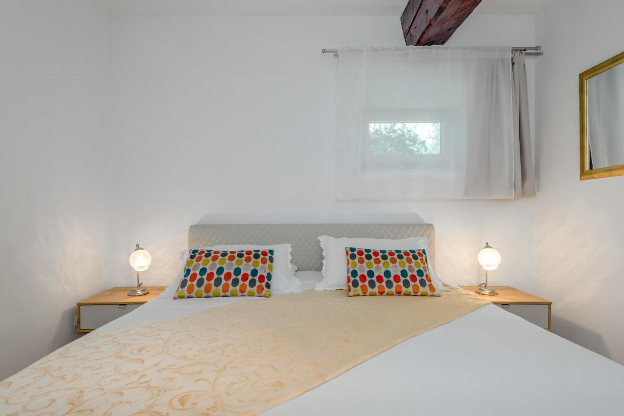Apartments Obala Bol Luaran gambar