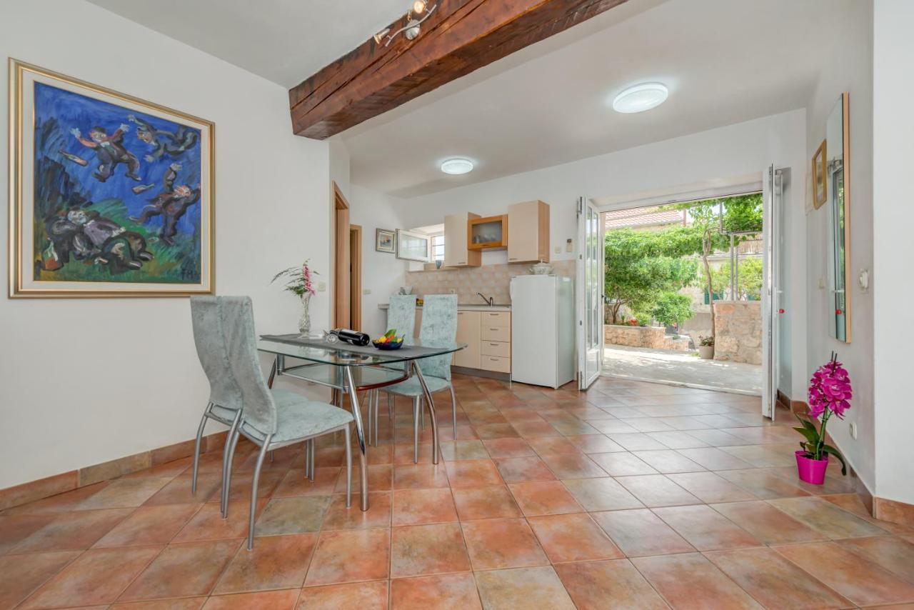 Apartments Obala Bol Luaran gambar