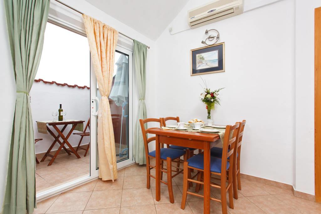 Apartments Obala Bol Luaran gambar