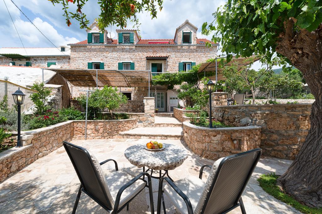 Apartments Obala Bol Luaran gambar