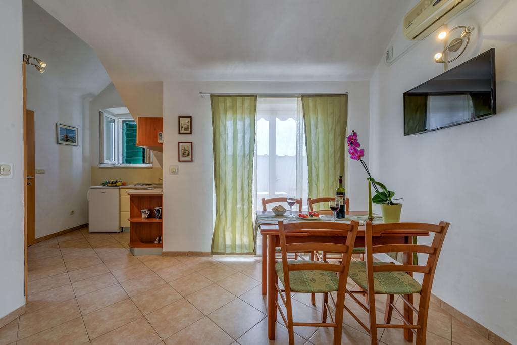 Apartments Obala Bol Luaran gambar