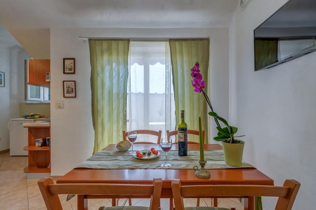 Apartments Obala Bol Luaran gambar